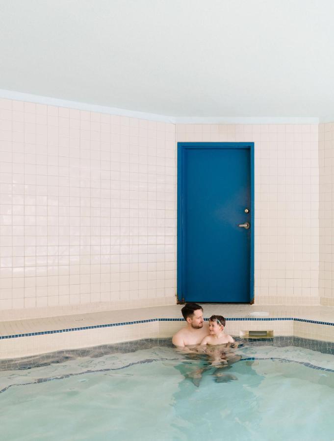 Mount Rundle Hideaway - Pool Hot Tub Canmore
