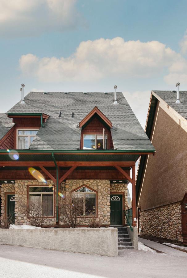 Mount Rundle Hideaway - Pool Hot Tub